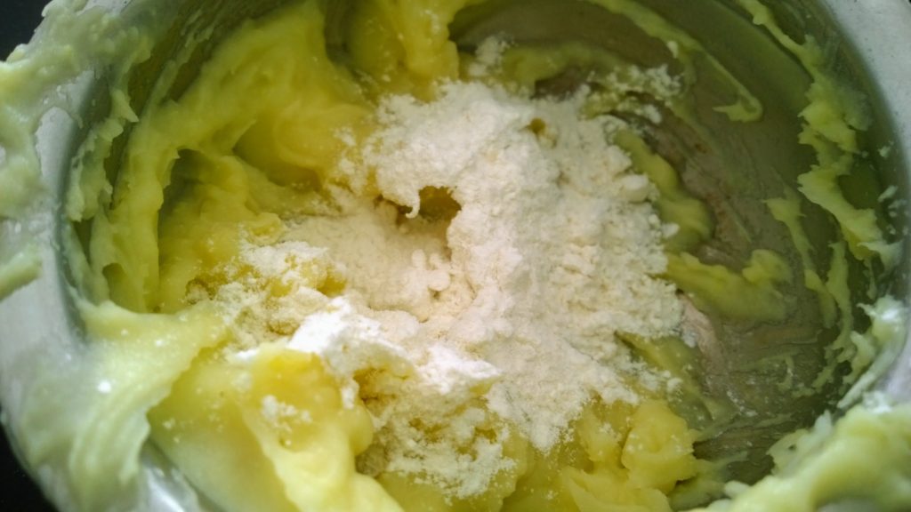 Mashed potato mixed with flour