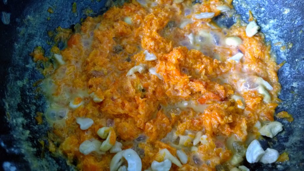 Cashew nuts and raisins in carrot pudding